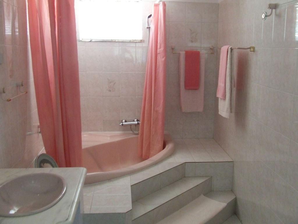 Casa Amarela Guesthouse Lagos Habitación foto